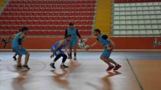 Karsta İller Arası Basketbol Turnuvası nefesleri kesiyor