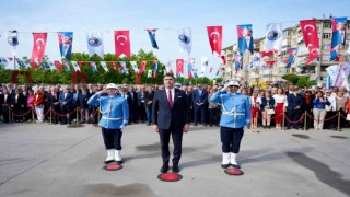 Kartalda 19 Mayıs törenleri Atatürk Anıtına çelenk sunumuyla başladı