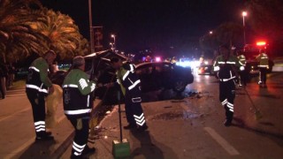 Kartalda aşırı hız yapan sürücü park halindeki araçlara çarptı: 1 yaralı
