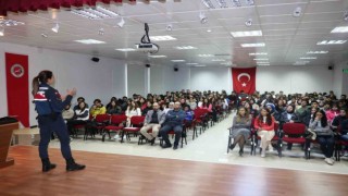 Kastamonuda üniversite öğrencilerine ve akademisyenlere jandarma eğitim verdi