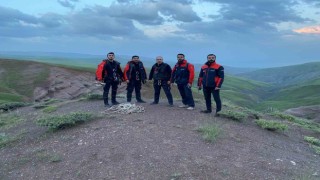 Kayalıkta mahsur kalan yavru oğlaklar AFAD tarafından kurtarıldı