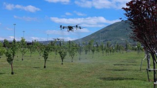 Kayseri Büyükşehirden park ve mesire alanlarında drone ile ilaçlama hizmeti