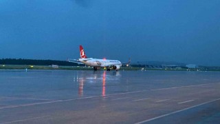 Kayserisporu Taşıyan Uçağa Yıldırım Çarptı
