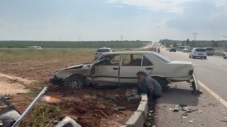 Kaza yaptığı aracının başında gözyaşı döktü