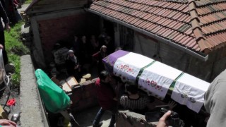 Kazada ölen kızlarının cenazesinin getirildiği evleri 6 yıl sonra kendilerine mezar oldu