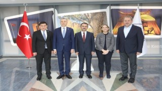 Kazakistan Ankara Büyükelçisi Yerkebulan Sapiyev, Vali İlhami Aktaşı Ziyaret Etti