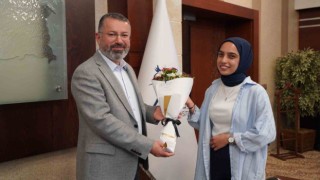 KBÜDE Hemşireler Haftasında Hemşirelik Bölümü öğrencilerine tohum hediye edildi