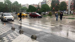 Kırklarelide sağanak yağış etkili oluyor
