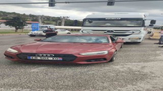 Kırmızı ışıkta bekleyen otomobile çekici çarptı: 1 yaralı