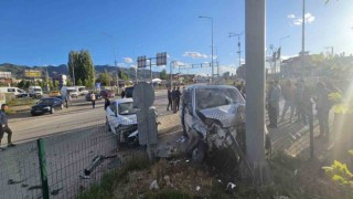 Kırmızı ışıkta geçen sürücü kazaya neden oldu: 4 yaralı