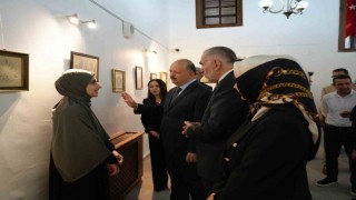 Kız öğrencilerin ebru, resim ve tezhip eserleri beğeni topladı