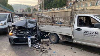 Kocaelide zincirleme kaza: 2 kişi yaralandı, otomobil kullanılamaz hale geldi