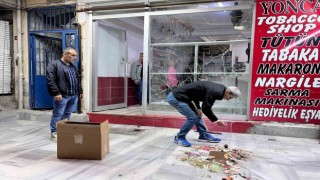 Küçükçekmecede bir iş yerine ses bombası atıldı: 2 yaralı