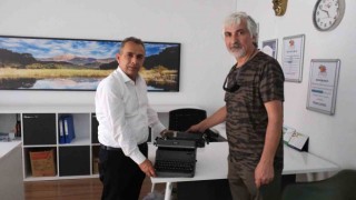 Kültürevine 1950 model daktiloyu bağışladı