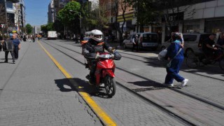 Kural tanımayan motosiklet ve bisiklet sürücüleri tepki çekiyor