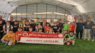 Kuran kursu öğrencileri futbol turnuvasında bir araya geldiler