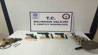 Kurusıkı tabancaları gerçek silaha dönüştüren atölyeye operasyon