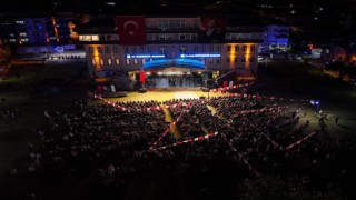 Kuşadasındaki gösteri ilgiyle izlendi