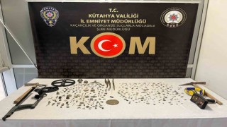 Kütahyada 7 adrese eş zamanlı tarihi eser kaçakçılığı operasyonu: 5 gözaltı