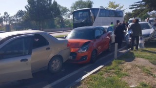 Kütahyada 9 aracın karıştığı zincirleme trafik kazası: 1 yaralı