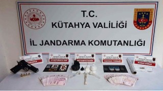 Kütahyada jandarmadan uyuşturucu operasyonu: 5 kişi tutuklandı