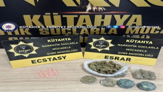 Kütahyada otobüs yolcusunun üzerinde uyuşturucu ele geçirildi