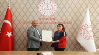 Kütahyada Şiddetsiz Toplum temalı ortaokullar arası resim yarışması ödül töreni