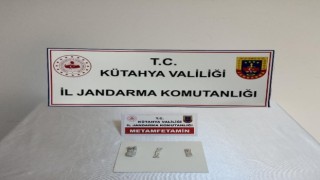Kütahyada uyuşturucu ele geçirilen araçtaki 2 şüpheli tutuklandı