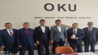 Kütahyalı emekli kütüphaneci Aktürkten Afyondaki ilkokul kütüphanesine kitap bağışı