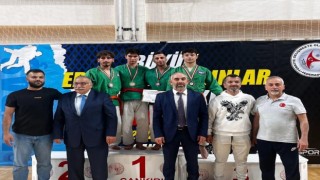 Kütahyalı sporcular Kuraş Şampiyonasından kupalarla döndü