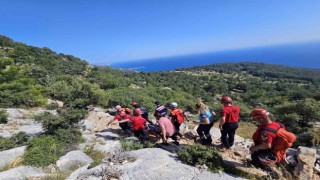 Likya yolunda düşen yaşlı turist kurtarıldı