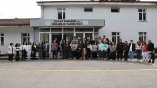 Lise öğrencileri Düzce Üniversitesi Sanat Tasarım ve Mimarlık Fakültesini gezdi