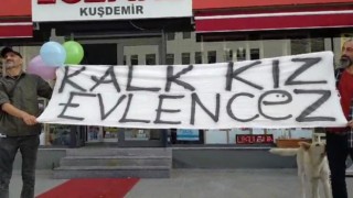 Lösemi tedavisi gören genç kıza hastanede evlilik teklifi