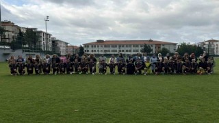 Manisa FK sporcuları seremoniye anneleriyle çıktı