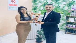 Manisalı kuaförler Antalyadan iki kupa ile döndü