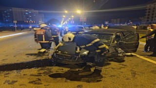 Mardinde maddi hasarlı otomobil kazası