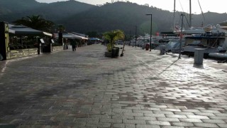Marmaris Yat Limanına temizlik çalışması yapıldı