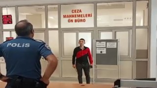 Mehdi olduğunu öne süren şahıs adliyede bıçaklı eylem yaptı