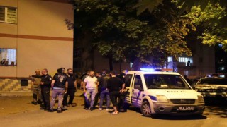 Merakı başına iş açtı: Silah seslerini duyup balkona çıkınca bacağına saçma isabet etti