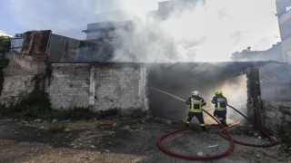 Mersinde iş yeri yangını itfaiye ekiplerince söndürüldü