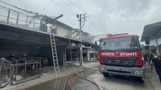Mersinde polyester atölyesinde çıkan yangın söndürüldü