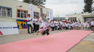 Mersinde Sporbüs çocuklar için yollarda