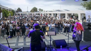 Mersinli gençler sınav stresini konserle attı