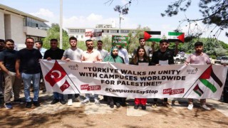 MEÜde bir grup öğrenci, İsrailin Gazzeye yönelik saldırılarını protesto etti