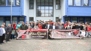 Milli güreşçilere coşkulu karşılama