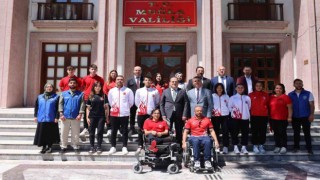 Milli sporculardan Vali Akbıyıka ziyaret
