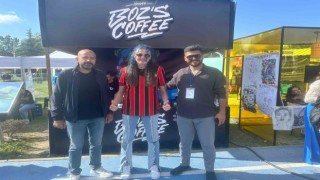 Milli Voleybolcu Meryem Boza Eskişehirspor hatıra forması hediye edildi