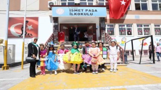 Minik öğrencilerden sıfır atık defilesi