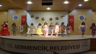 Miniklerin geri dönüşüm defilesi tam not aldı