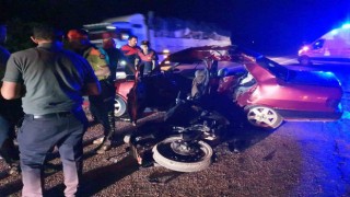 Motosiklet ile otomobil çarpıştı: 2 yaralı